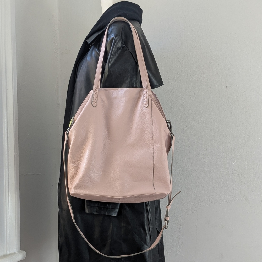Tabitha Webb Pale Pink Large Leather Tote / Shoulder Bag With A Shoulder Strap.